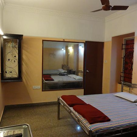 Central Guest House Калькутта Экстерьер фото