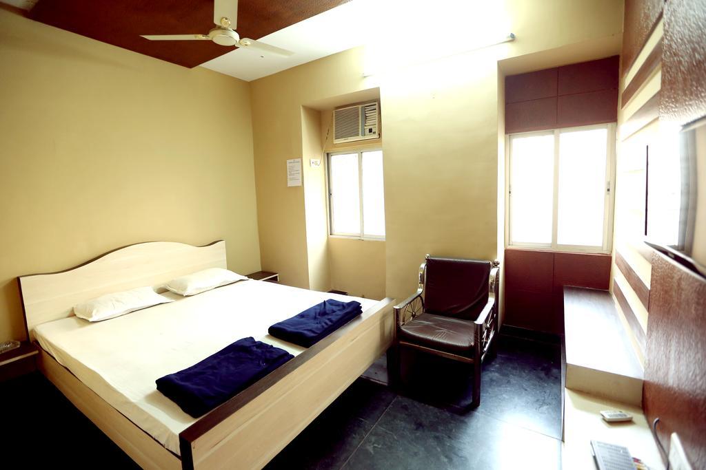 Central Guest House Калькутта Экстерьер фото