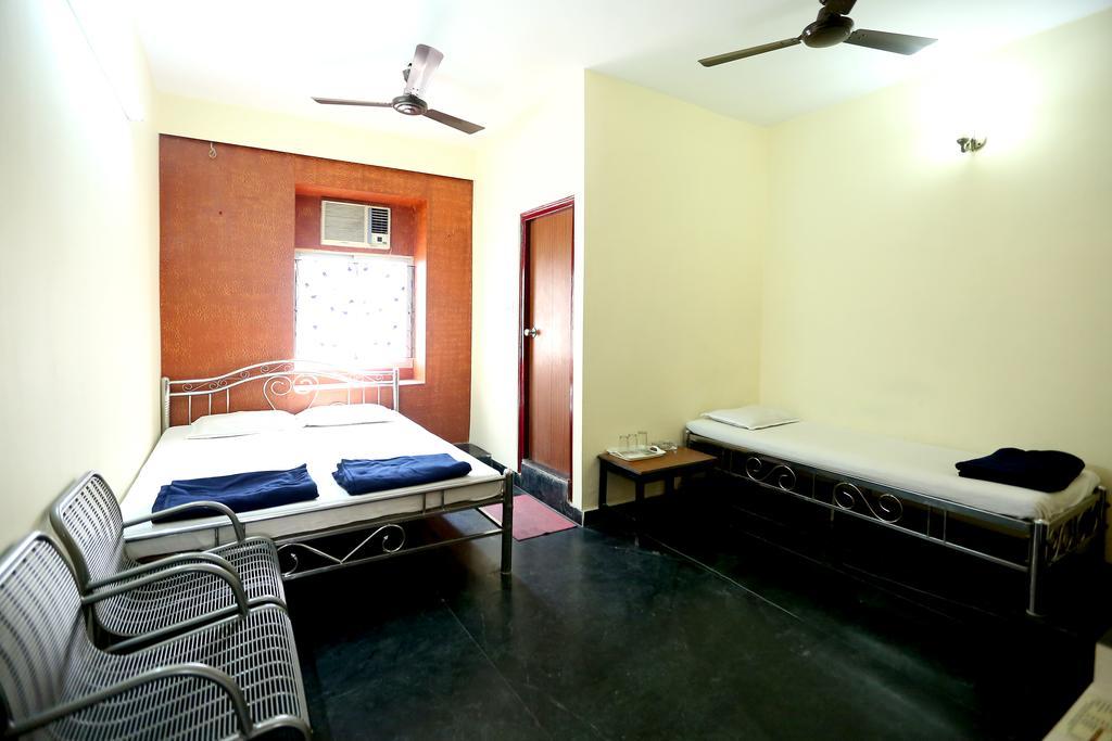 Central Guest House Калькутта Экстерьер фото