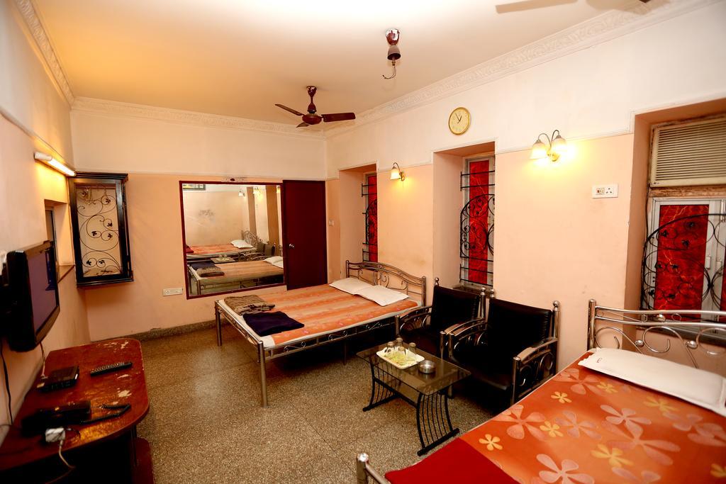 Central Guest House Калькутта Экстерьер фото