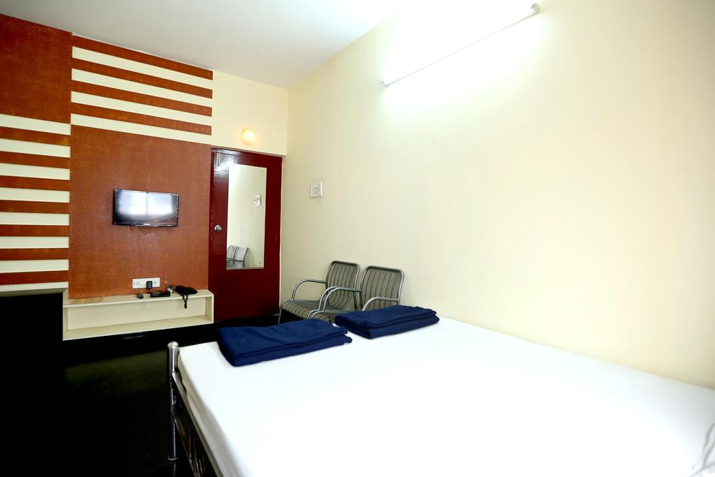 Central Guest House Калькутта Экстерьер фото