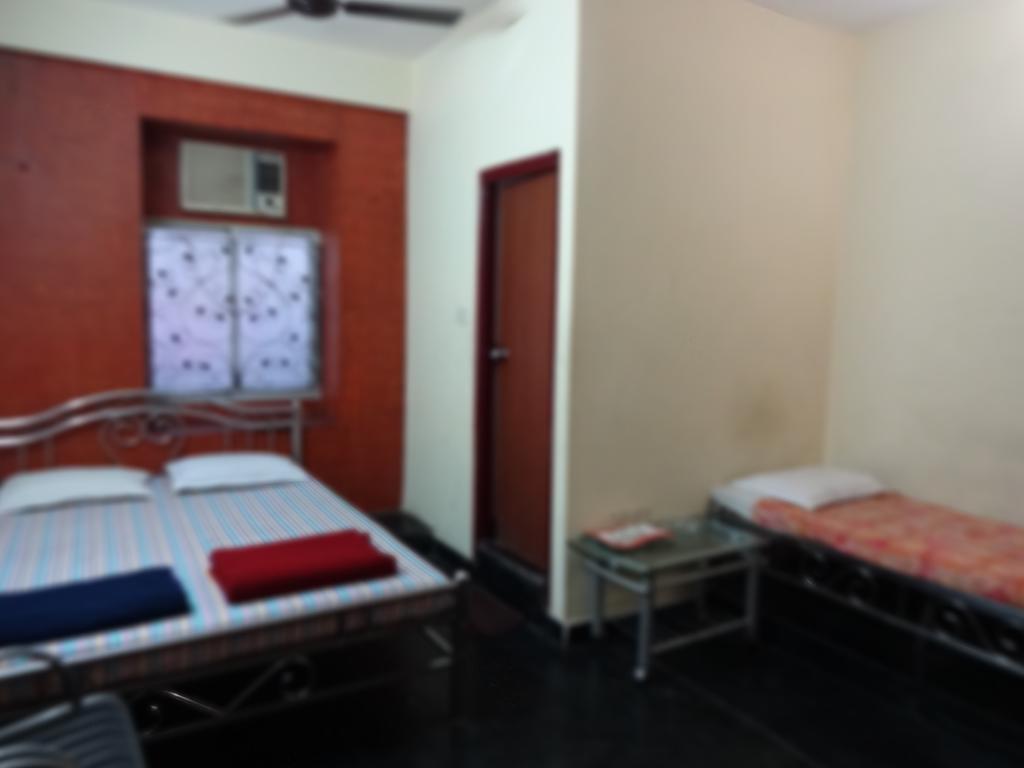Central Guest House Калькутта Экстерьер фото