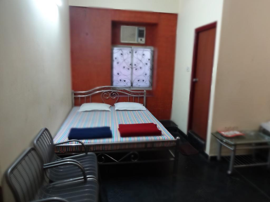 Central Guest House Калькутта Экстерьер фото